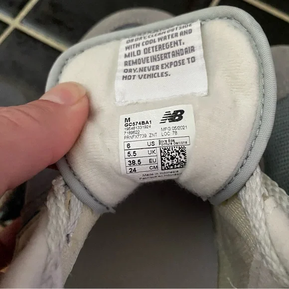 New Balance 574 - Picture 7 of 7